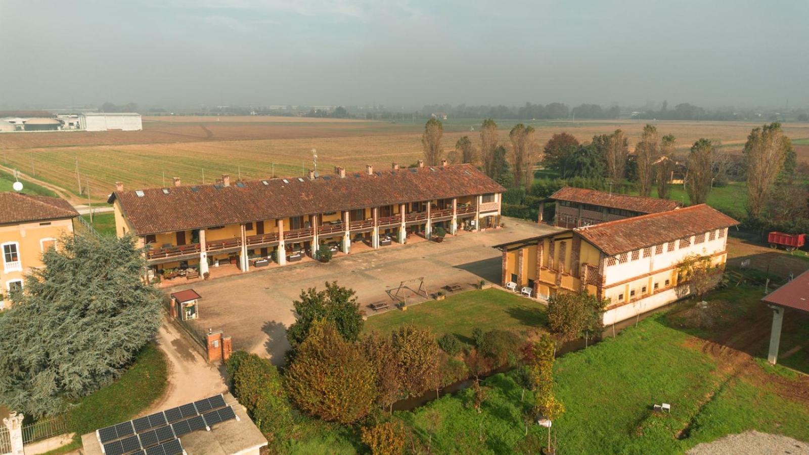 Agriturismo Bassanella Treviglio Exterior photo